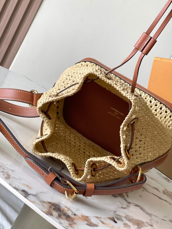 img_1578ca1d_20240730_a1722277875959_8725_jpg NOÉ PURSE 24 IN BEIGE CROCHETED RAFFIA AND BROWN CALFSKIN TRIM
