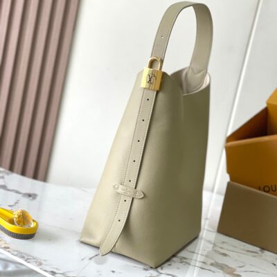 img_1578ca1d_20240924_a1727113798438_2475_jpg LOW KEY HOBO MM 35 IN CLAY SMOOTH CALFSKIN
