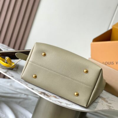 img_1578ca1d_20240924_a1727113798559_7423_jpg LOW KEY HOBO MM 35 IN CLAY SMOOTH CALFSKIN