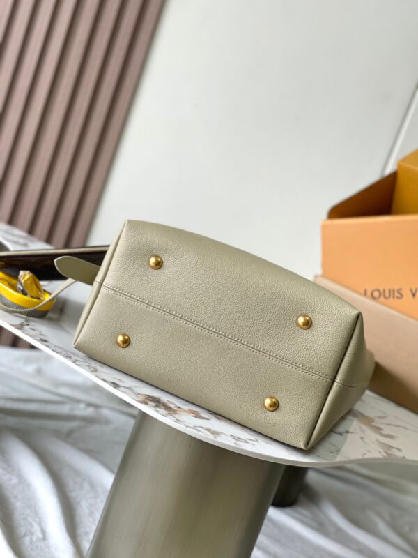 img_1578ca1d_20240924_a1727113798559_7423_jpg LOW KEY HOBO MM 35 IN CLAY SMOOTH CALFSKIN