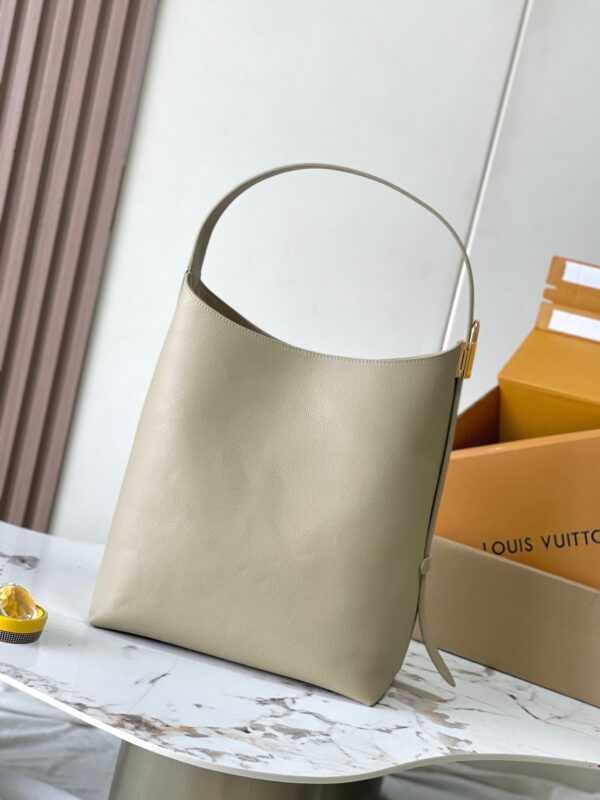 img_1578ca1d_20240924_a1727113798780_7656_jpg LOW KEY HOBO MM 35 IN CLAY SMOOTH CALFSKIN