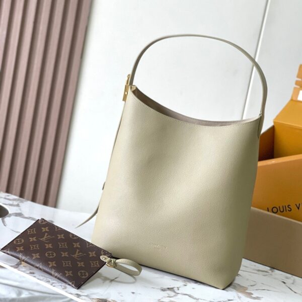 img_1578ca1d_20240924_a1727113798847_5460_jpg LOW KEY HOBO MM 35 IN CLAY SMOOTH CALFSKIN