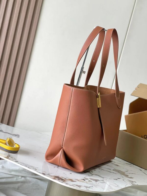 img_1578ca1d_20240925_a1727255945989_2134_jpg LOW KEY CABAS 47 IN SASSY SALMON GRAINED CALFSKIN GOLD BUCKLE