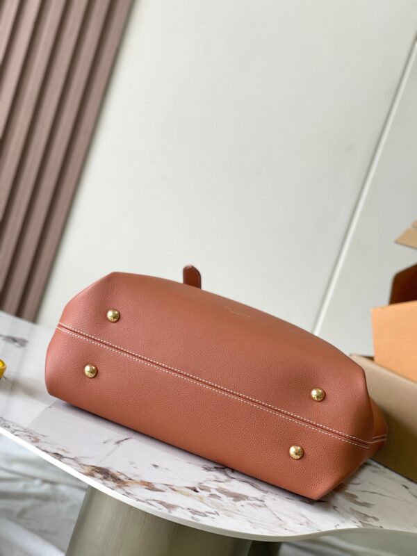 img_1578ca1d_20240925_a1727255946457_2778_jpg LOW KEY CABAS 47 IN SASSY SALMON GRAINED CALFSKIN GOLD BUCKLE