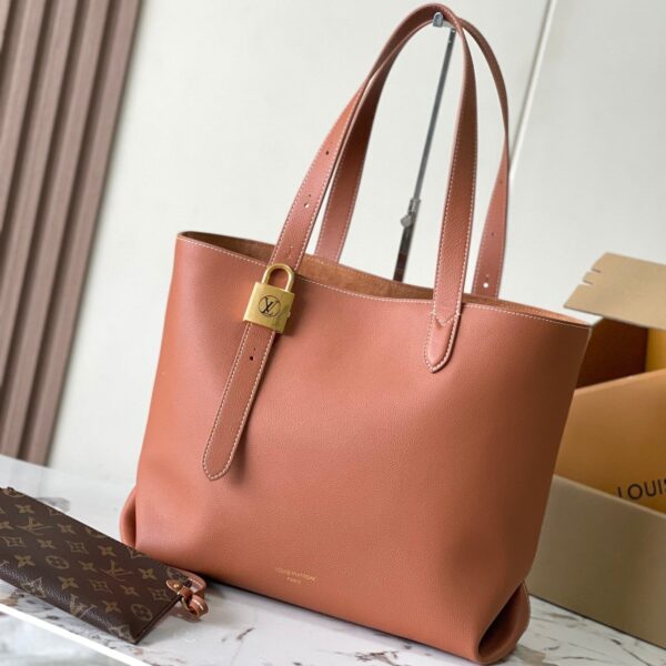 img_1578ca1d_20240925_a1727255946542_2385_jpg LOW KEY CABAS 47 IN SASSY SALMON GRAINED CALFSKIN GOLD BUCKLE