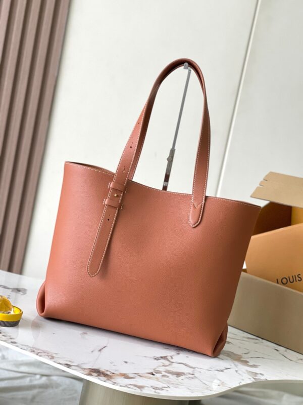 img_1578ca1d_20240925_a1727255946571_1110_jpg LOW KEY CABAS 47 IN SASSY SALMON GRAINED CALFSKIN GOLD BUCKLE