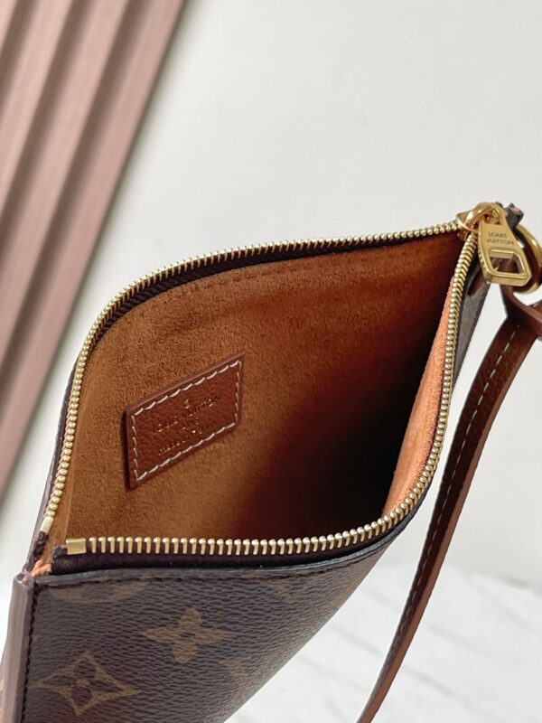 img_1578ca1d_20240925_a1727255951598_3078_jpg LOW KEY CABAS 47 IN SASSY SALMON GRAINED CALFSKIN GOLD BUCKLE