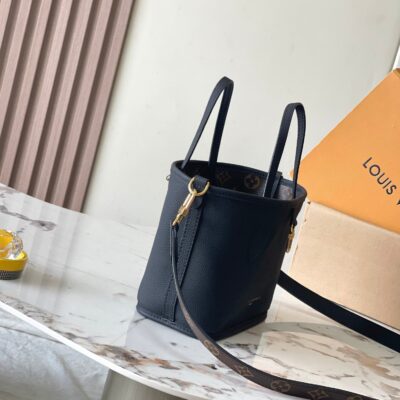 img_1578ca1d_20241010_a1728495555917_7084_jpg NEVERFULL BANDOULIÈRE INSIDE OUT BB 24 IN BROWN MONOGRAM CANVAS AND BLACK CALFSKIN