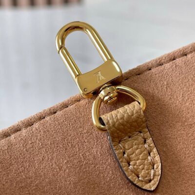 img_1578ca1d_20241019_a1729275769981_4172_jpg ONTHEGO PM 25 IN MILK TEA MONOGRAM IMPREINTE LEATHER
