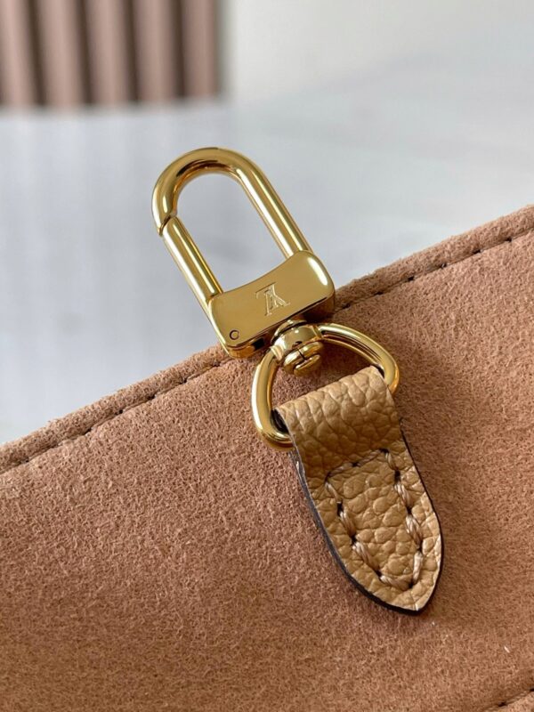 img_1578ca1d_20241019_a1729275769981_4172_jpg ONTHEGO PM 25 IN MILK TEA MONOGRAM IMPREINTE LEATHER