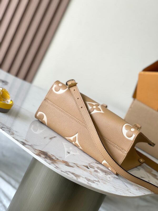 img_1578ca1d_20241019_a1729275770049_6532_jpg ONTHEGO PM 25 IN MILK TEA MONOGRAM IMPREINTE LEATHER