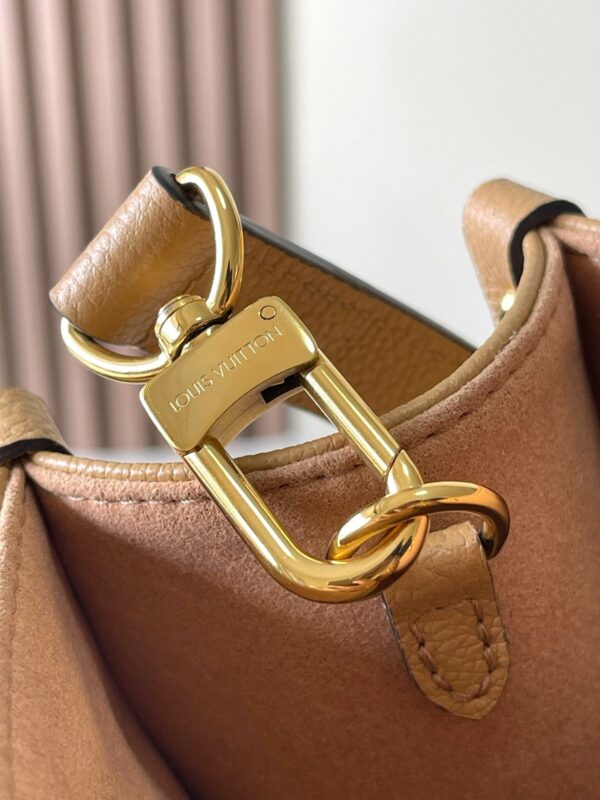 img_1578ca1d_20241019_a1729275778409_2082_jpg ONTHEGO PM 25 IN MILK TEA MONOGRAM IMPREINTE LEATHER