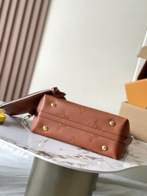 CARRYALL PM 29 IN COGNAC MONOGRAM EMPREINTE LEATHER GOLD LOGO
