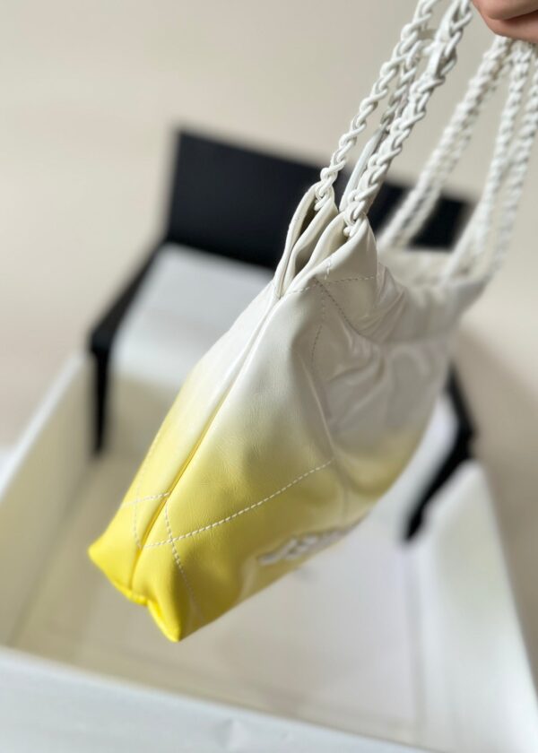img_19e73950_20240525_i1716646909_2739_3_jpg CC HOBO MINI 20CM YELLOW WHITE LAMBSKIN