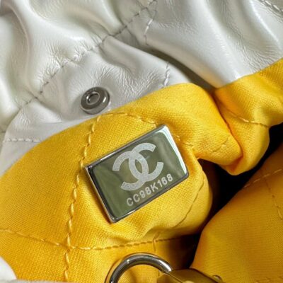 img_19e73950_20240525_i1716646909_3035_1_jpg CC HOBO MINI 20CM YELLOW WHITE LAMBSKIN