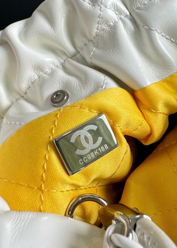img_19e73950_20240525_i1716646909_3035_1_jpg CC HOBO MINI 20CM YELLOW WHITE LAMBSKIN