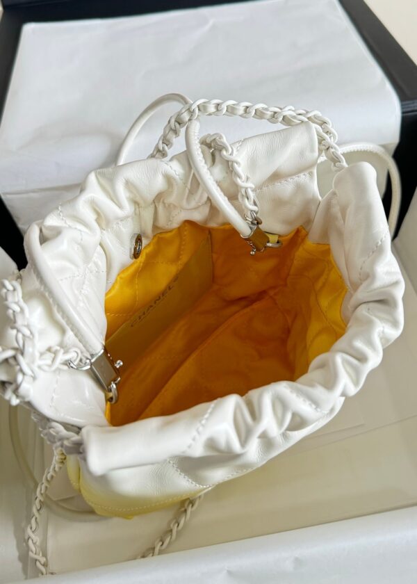 img_19e73950_20240525_i1716646909_5035_7_jpg CC HOBO MINI 20CM YELLOW WHITE LAMBSKIN