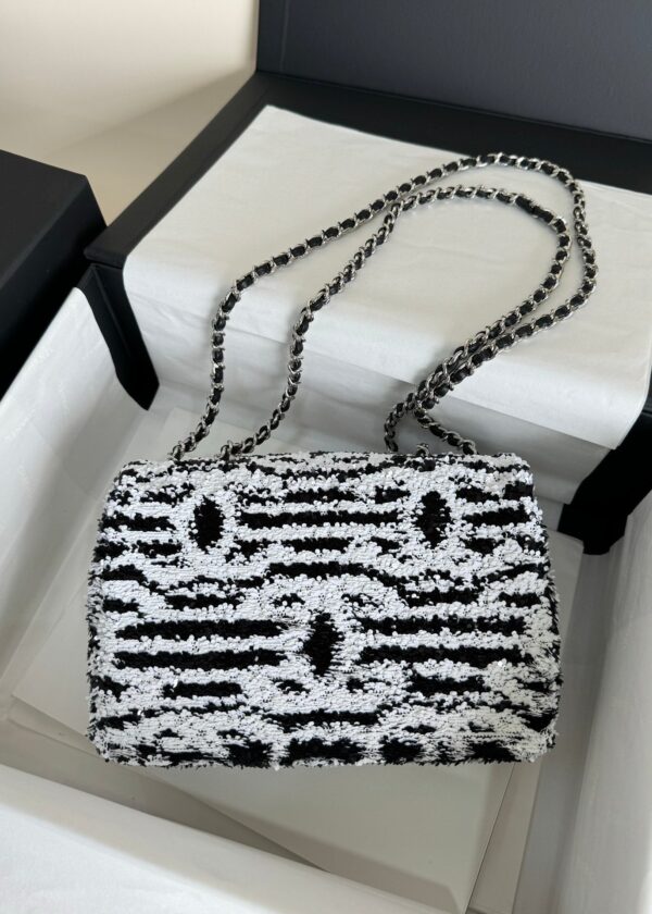 FLAP BAG 20 IN BLACK AND WHITE SEQUINS SILVER HARDWARE