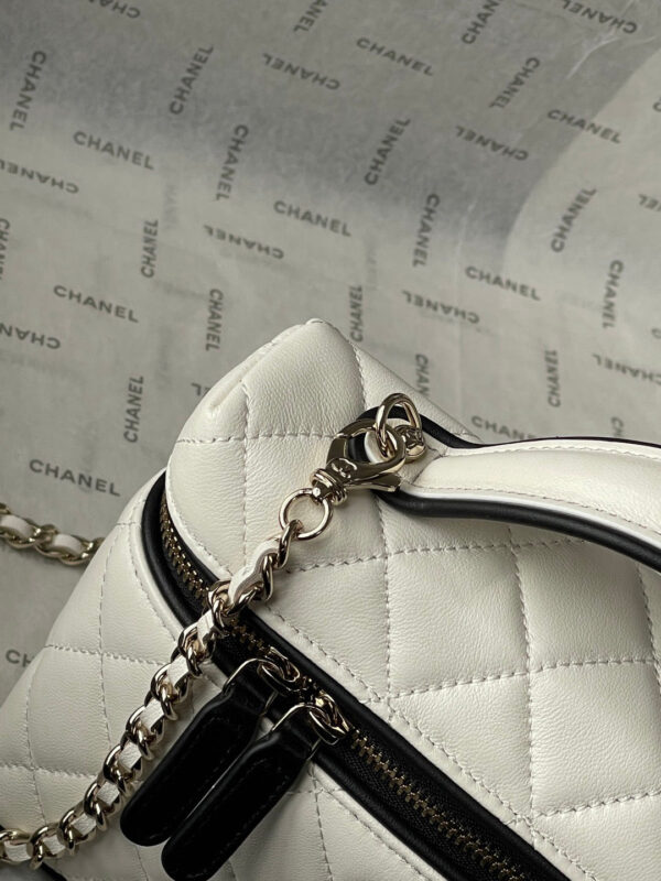 img_1dbcbf4f_20260525_windows1779739842870_1278894186-1797355540_jpg CHANEL 26S VANITY BAG 19 IN WHITE QUILTED LAMBSKIN SILVER HARDWARE