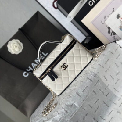 img_1dbcbf4f_20260525_windows1779739843653_1309324849-2143283563_jpg CHANEL 26S VANITY BAG 19 IN WHITE QUILTED LAMBSKIN SILVER HARDWARE