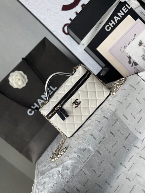 img_1dbcbf4f_20260525_windows1779739843653_1309324849-2143283563_jpg CHANEL 26S VANITY BAG 19 IN WHITE QUILTED LAMBSKIN SILVER HARDWARE