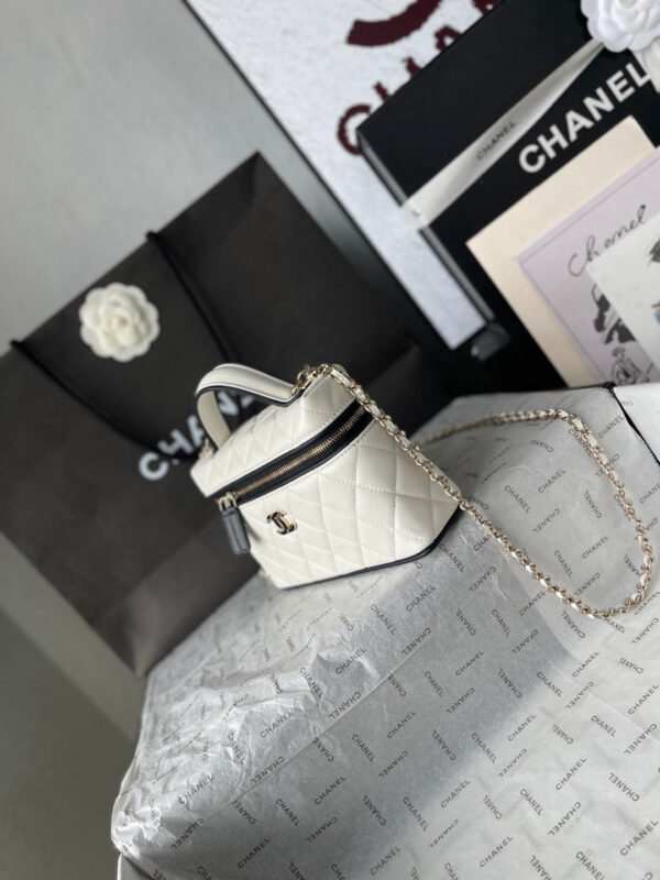 img_1dbcbf4f_20260525_windows1779739843653_13093248491151283120_jpg CHANEL 26S VANITY BAG 19 IN WHITE QUILTED LAMBSKIN SILVER HARDWARE