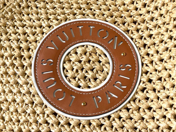 img_264ef64b_20240830_i1724954906_2043_6_jpg ONTHEGO MM 37 IN BEIGE WOVEN RAFFIA WITH LEATHER DETAILING