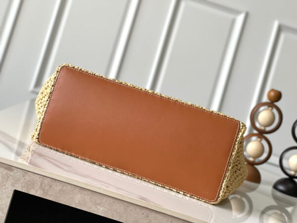 img_264ef64b_20240830_i1724954906_9535_2_jpg ONTHEGO MM 37 IN BEIGE WOVEN RAFFIA WITH LEATHER DETAILING