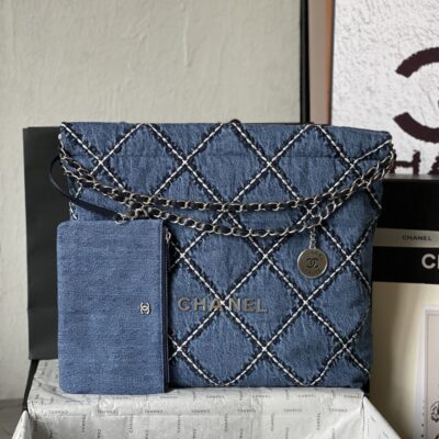 img_2a2a0253_20240321_i1711035616_902_8_jpg CC LARGE 42 CROSSBODY BAG IN BLUE DENIM WITH CHAIN