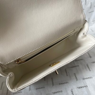 img_2a2a0253_20240412_i1712907255_2445_7_jpg CC MINI 18 FLAP BAG IN WHITE LAMBSKIN
