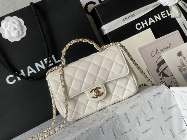 img_2a2a0253_20240412_i1712907255_2668_0_jpg CC MINI 18 FLAP BAG IN WHITE LAMBSKIN