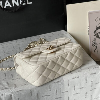 img_2a2a0253_20240412_i1712907255_5038_3_jpg CC MINI 18 FLAP BAG IN WHITE LAMBSKIN