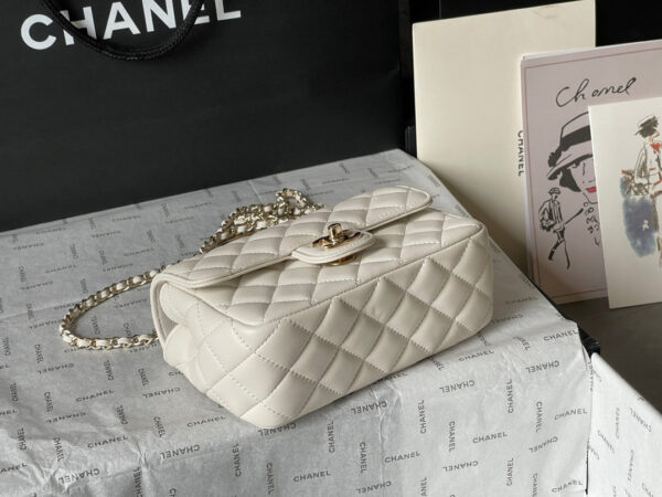 img_2a2a0253_20240412_i1712907255_5038_3_jpg CC MINI 18 FLAP BAG IN WHITE LAMBSKIN