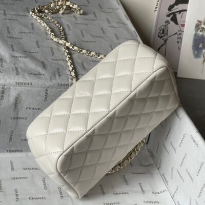 img_2a2a0253_20240412_i1712907255_7155_4_jpg CC MINI 18 FLAP BAG IN WHITE LAMBSKIN