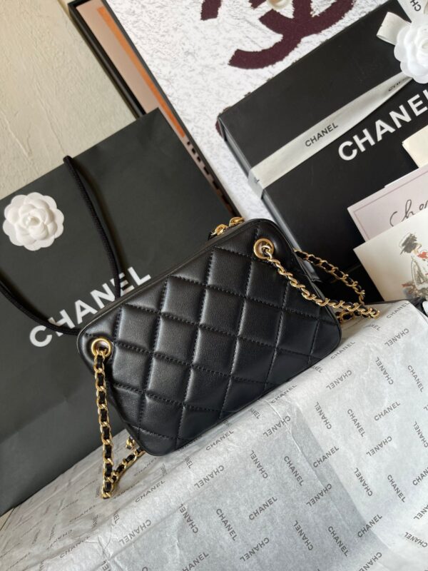 CAMERA BAG 18 IN BLACK QUILTED LAMBSKIN DOUBLE C GOLD COIN