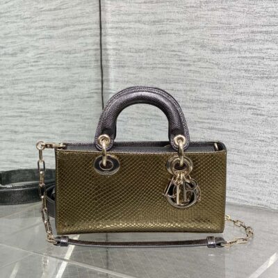 MEDIUM 22 LADY BAG IN GOLD METALLIC LAMBSKIN