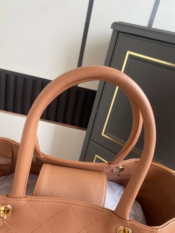 CHANEL 26S QUILTED LARGE SHOPPING TOTE 39 IN CARAMEL BROWN CAVIAR CALFSKIN GOLD HARDWARE