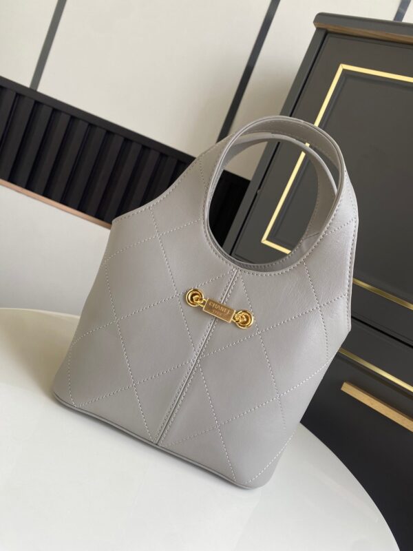 img_2d28104e_20260425_i1777095111458_7538_0_2_jpg CHANEL 26S QUILTED HOBO BAG 27 IN LIGHT GREY CALFSKIN GOLD HARDWARE