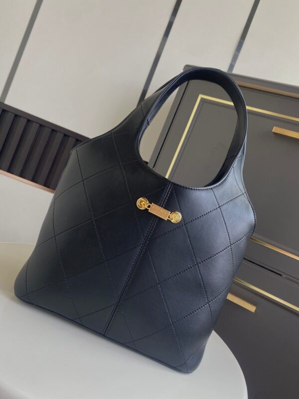 img_2d28104e_20260425_i1777095363245_5718_0_2_jpg CHANEL 26S QUILTED HOBO LARGE BAG 35 IN BLACK CALFSKIN GOLD HARDWARE