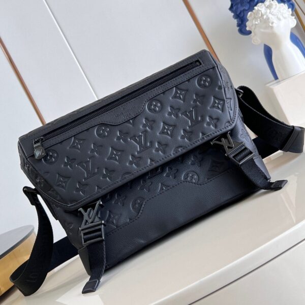 img_42f08f7f_20240509_i1715232499_63_3_jpg MESSENGER VOYAGER PM 33 IN BLACK MONOGRAM SHADOW CALFSKIN