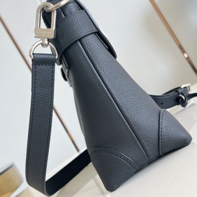 img_42f08f7f_20240904_i1725427257_7495_3_jpg STEAMER CROSSBODY 30 IN BLACK CALFSKIN SILVER HARDWARE