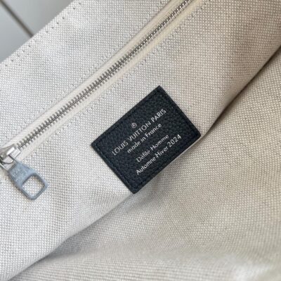 img_42f08f7f_20240904_i1725427258_910_6_jpg STEAMER CROSSBODY 30 IN BLACK CALFSKIN SILVER HARDWARE