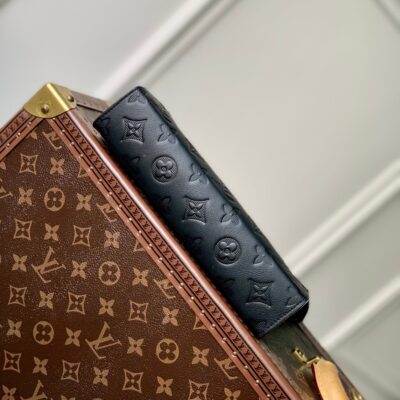 POCHETTE VOYAGE 22 IN BLACK MONOGRAM SHADOW CALFSKIN