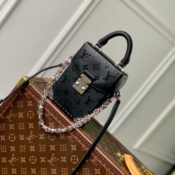 img_4828b284_20240519_i1716104656_2923_8_jpg CAMERA BOX BAG 17 IN BLACK MONOGRAM EMBOSSED CALFSKIN SILVER CHAIN