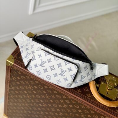 img_4828b284_20240529_i1716977227_140_4_jpg RUSH BUMBAG 30 IN WHITE MONOGRAM SHADOW CALFSKIN