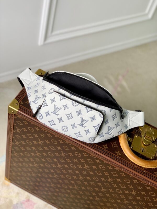 img_4828b284_20240529_i1716977227_140_4_jpg RUSH BUMBAG 30 IN WHITE MONOGRAM SHADOW CALFSKIN