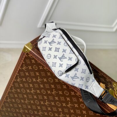 img_4828b284_20240529_i1716977227_2888_8_jpg RUSH BUMBAG 30 IN WHITE MONOGRAM SHADOW CALFSKIN