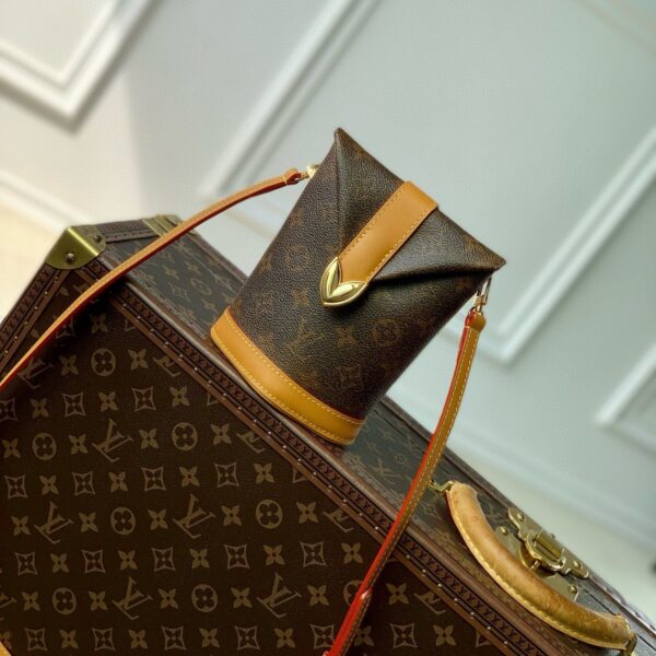ENVELOPE POUCH 18 IN BROWN MONOGRAM COATED CANVAS AND CALFSKIN