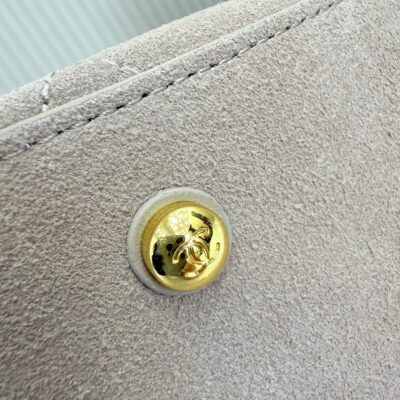 CHANEL 26S BUCKET SHOULDER BAG 26 IN LIGHT BEIGE SUEDE AND CALFSKIN GOLD HARDWARE