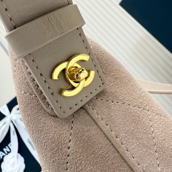CHANEL 26S BUCKET SHOULDER BAG 26 IN LIGHT BEIGE SUEDE AND CALFSKIN GOLD HARDWARE